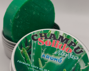 Champú sólido de Aloe Vera de Aromú, pastilla verde dentro de su envase metálico, ideal para un cabello sano con ingredientes naturales y sin químicos agresivos.