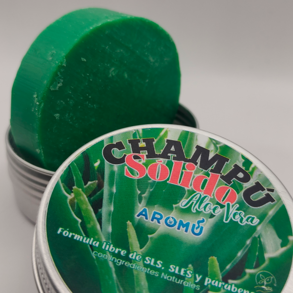Champú sólido de Aloe Vera de Aromú, pastilla verde dentro de su envase metálico, ideal para un cabello sano con ingredientes naturales y sin químicos agresivos.